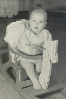 Klik voor foto in apart venster elly_9_maanden.jpg